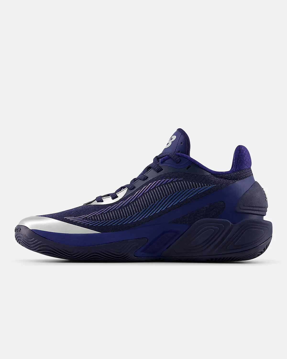 Серые кроссовки New Balance Two WXY V5, вид спереди с прямого ракурса.