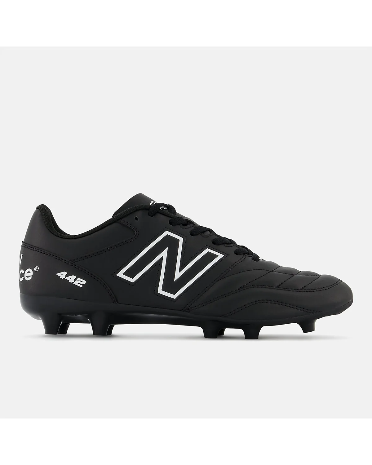 Футбольные бутсы New Balance 442 V2 Academy FG чёрные с белым, вид сбоку.