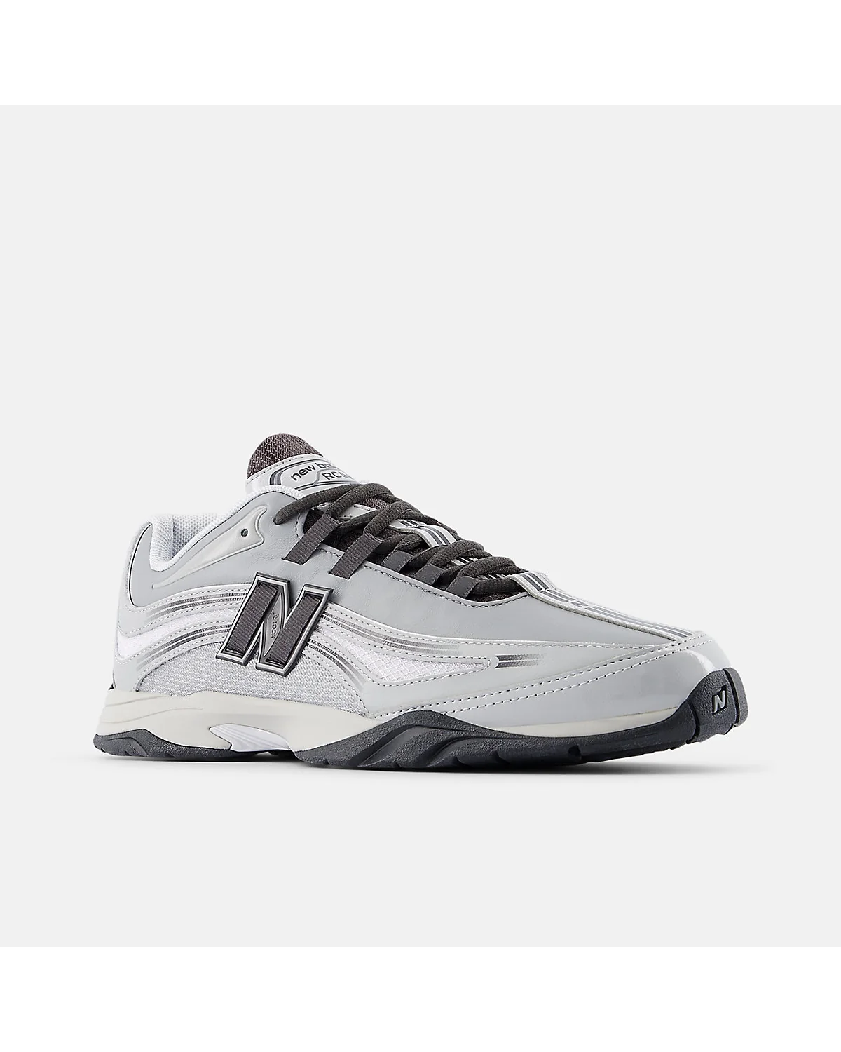 Винно-розовые кроссовки New Balance RC56, вид спереди-сбоку.