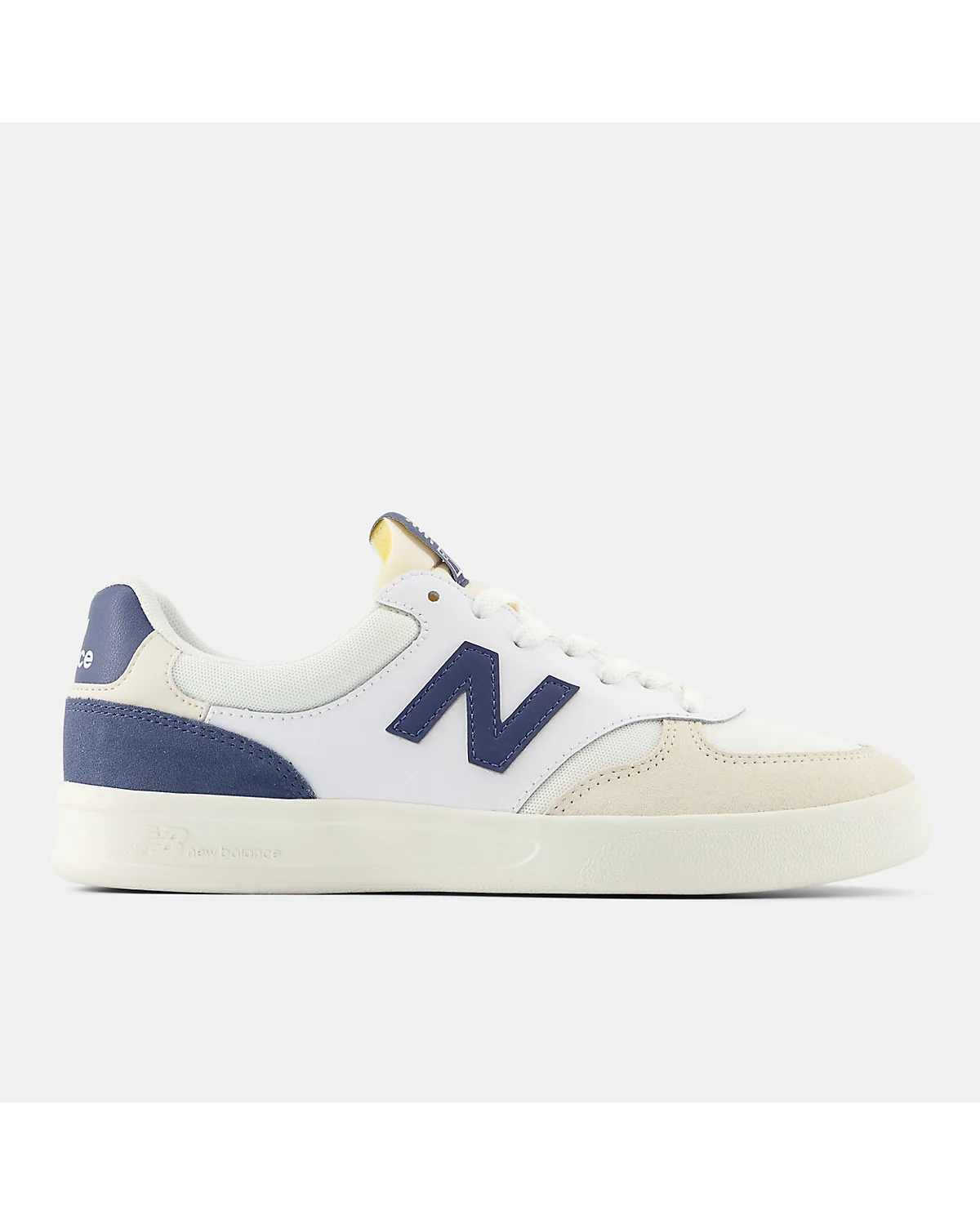 Белые кроссовки New Balance 300 Court с синим и бежевым, вид спереди
