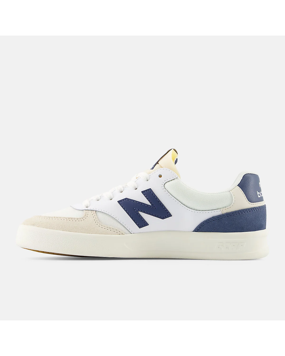 Кроссовок New Balance 300 Court, боковой ракурс с видимой подошвой