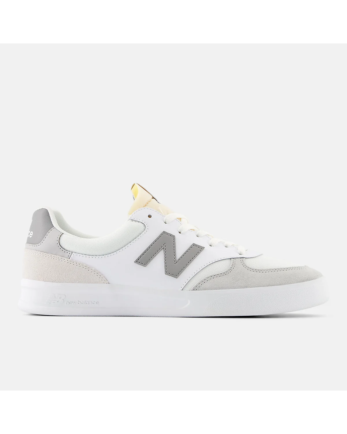 Белые кроссовки New Balance 300 Court с серым, вид спереди