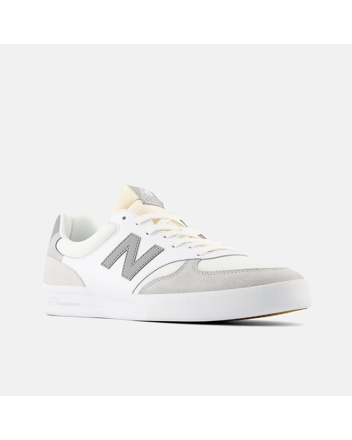 Кроссовки New Balance 300 Court, боковой ракурс с серыми вставками
