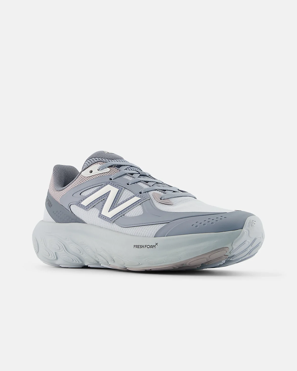 Кроссовки New Balance Fresh Foam Trainer, трёхчетвертной ракурс с подошвой