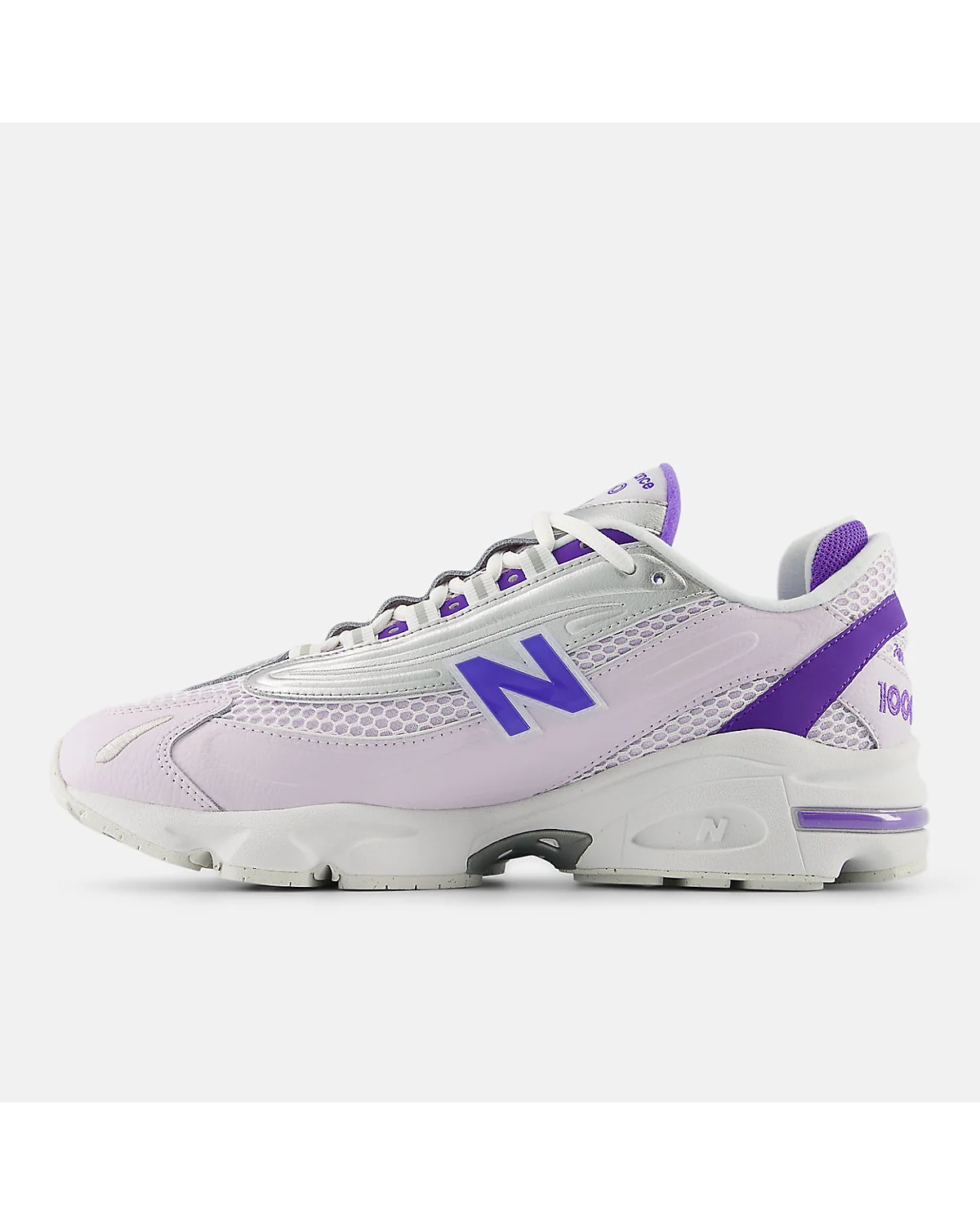 Кроссовок New Balance 1000, боковой вид со спины