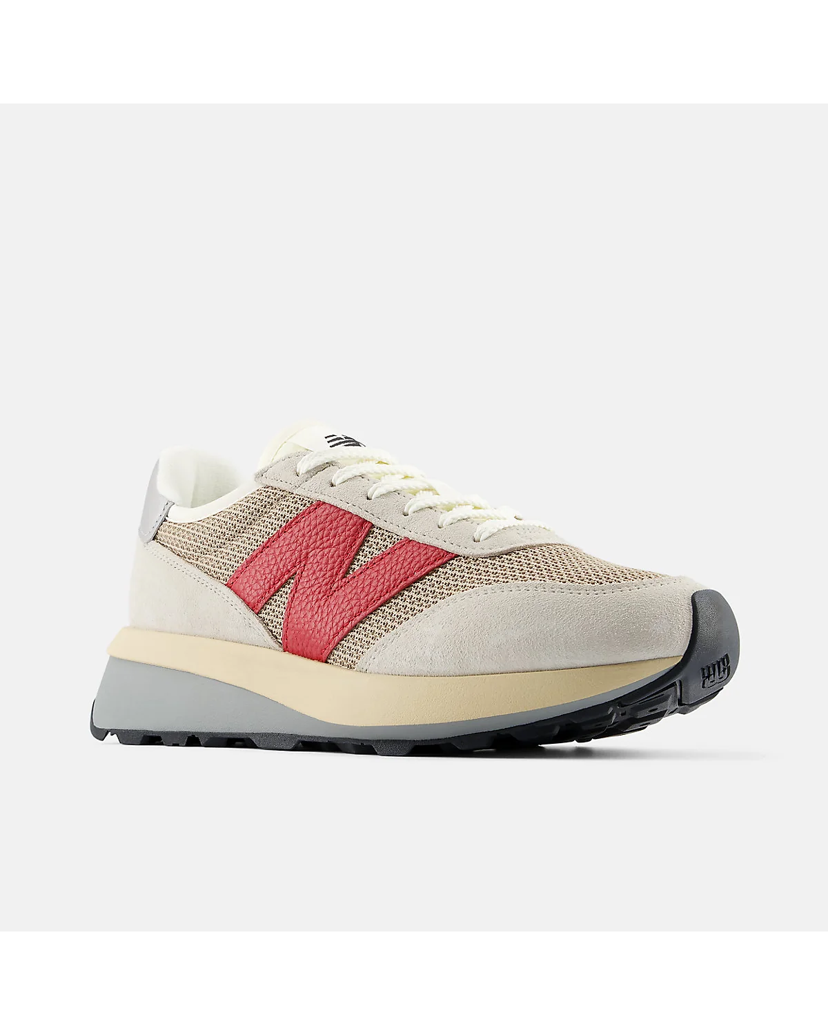 Серо-бежевые кроссовки New Balance 370, вид три четверти на боковую архитектуру