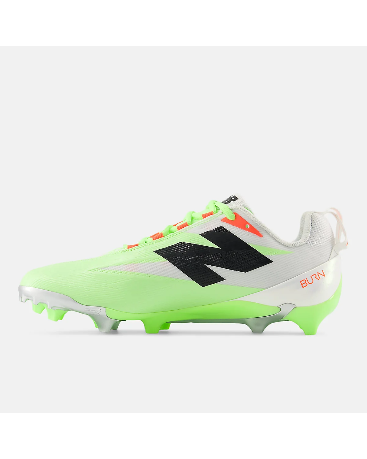 Вид снизу на систему шипов белых бутс New Balance Burn X5