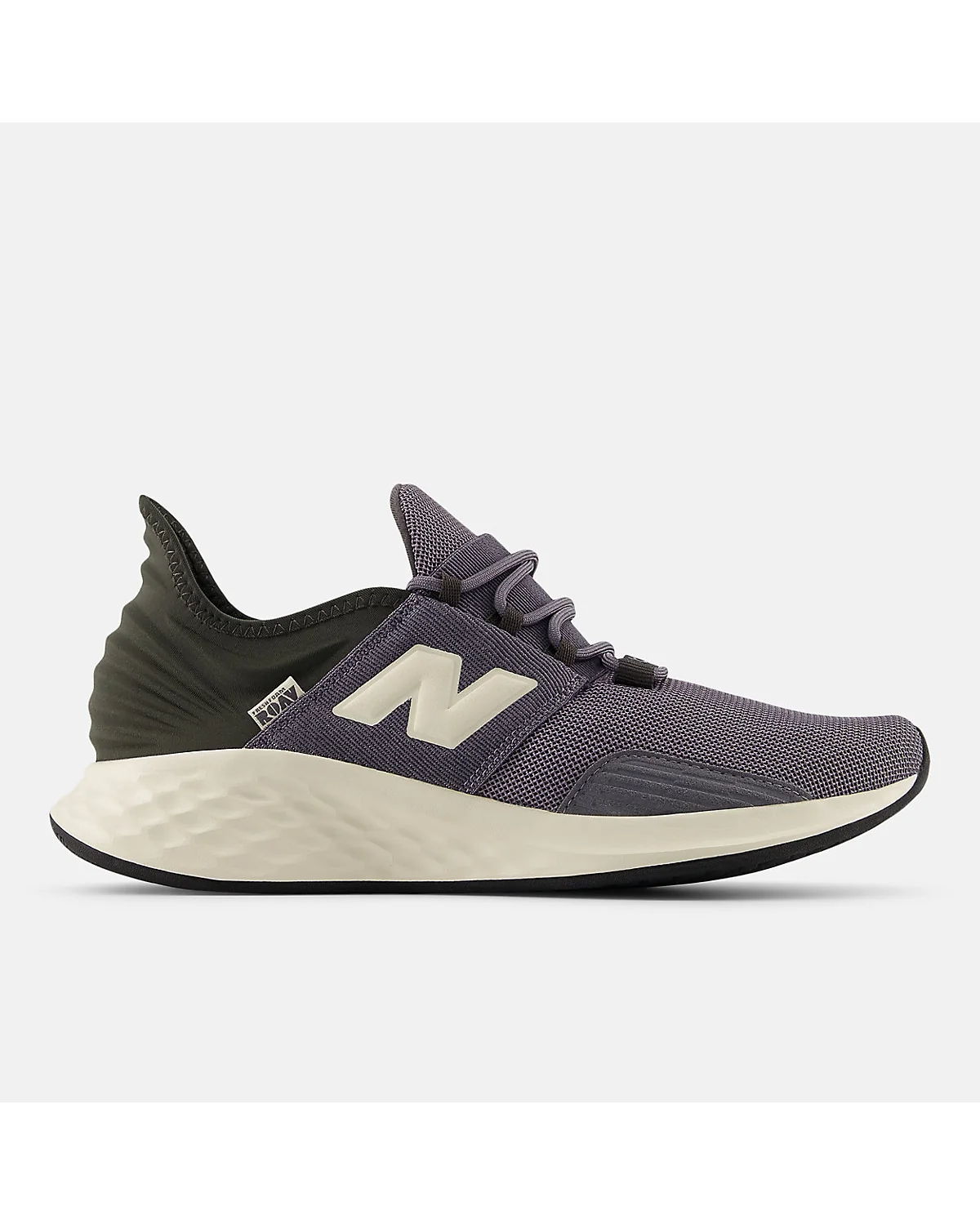 Кроссовки New Balance Fresh Foam Roav серого нептунового цвета с чёрными деталями, вид сбоку.