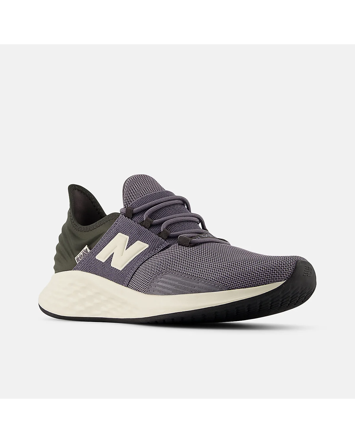 Серые кроссовки New Balance Fresh Foam Roav, вид под углом 45 градусов.