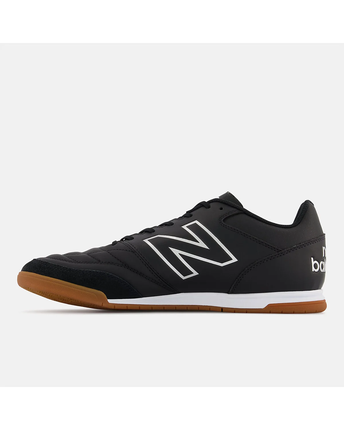 Нескользящая подошва зальных кроссовок New Balance 442 V2 чёрного цвета, вид снизу.