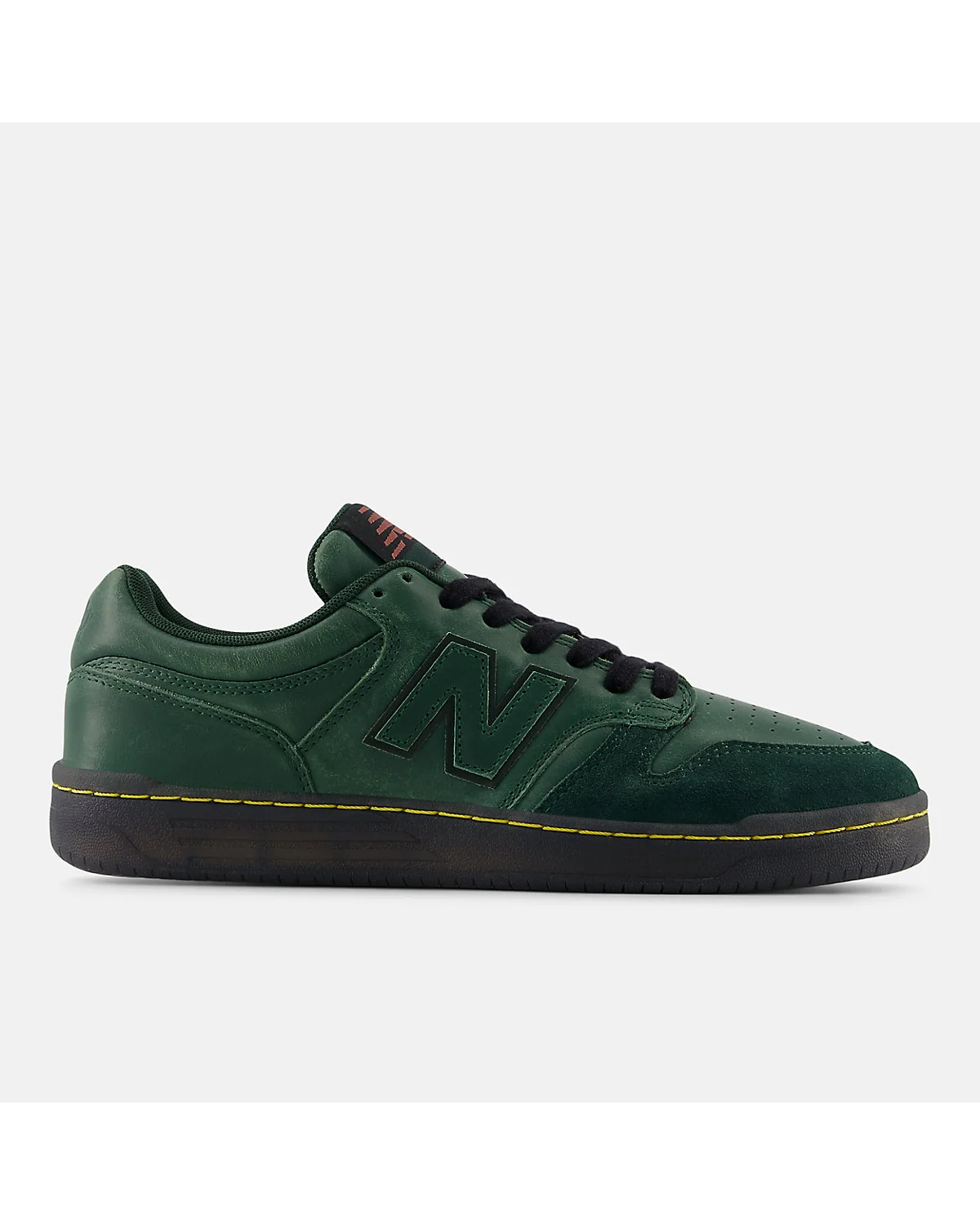 Кроссовки New Balance NB Numeric 480 зелёного цвета с чёрным пяточником, вид сбоку.