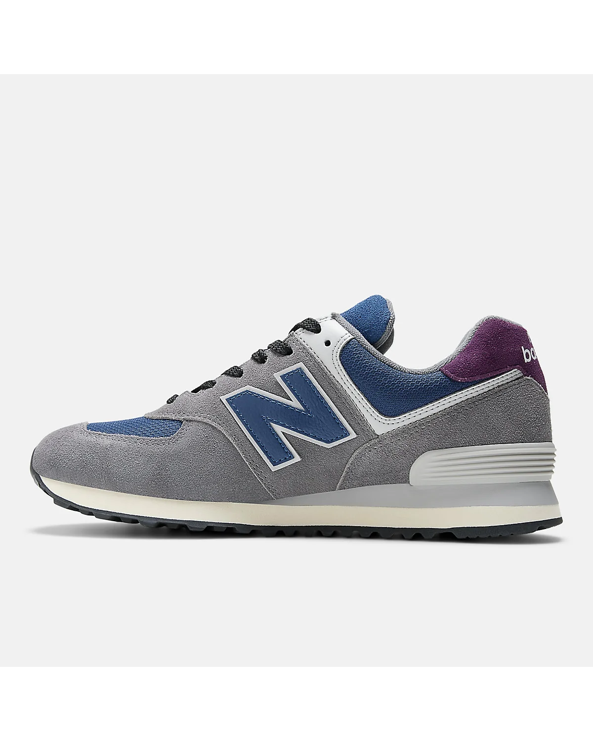 Подошва и нижние вставки кроссовок New Balance 574, видны маркировки.