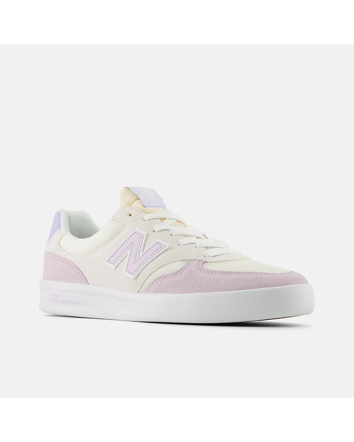 Сиреневые кроссовки New Balance CT300, вид сверху с мягким переходом цветов.