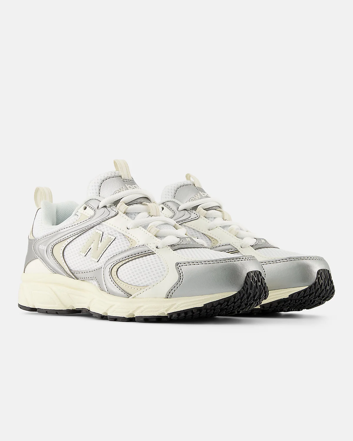 Серые кроссовки New Balance 408 с чёрными деталями, разносторонний вид.