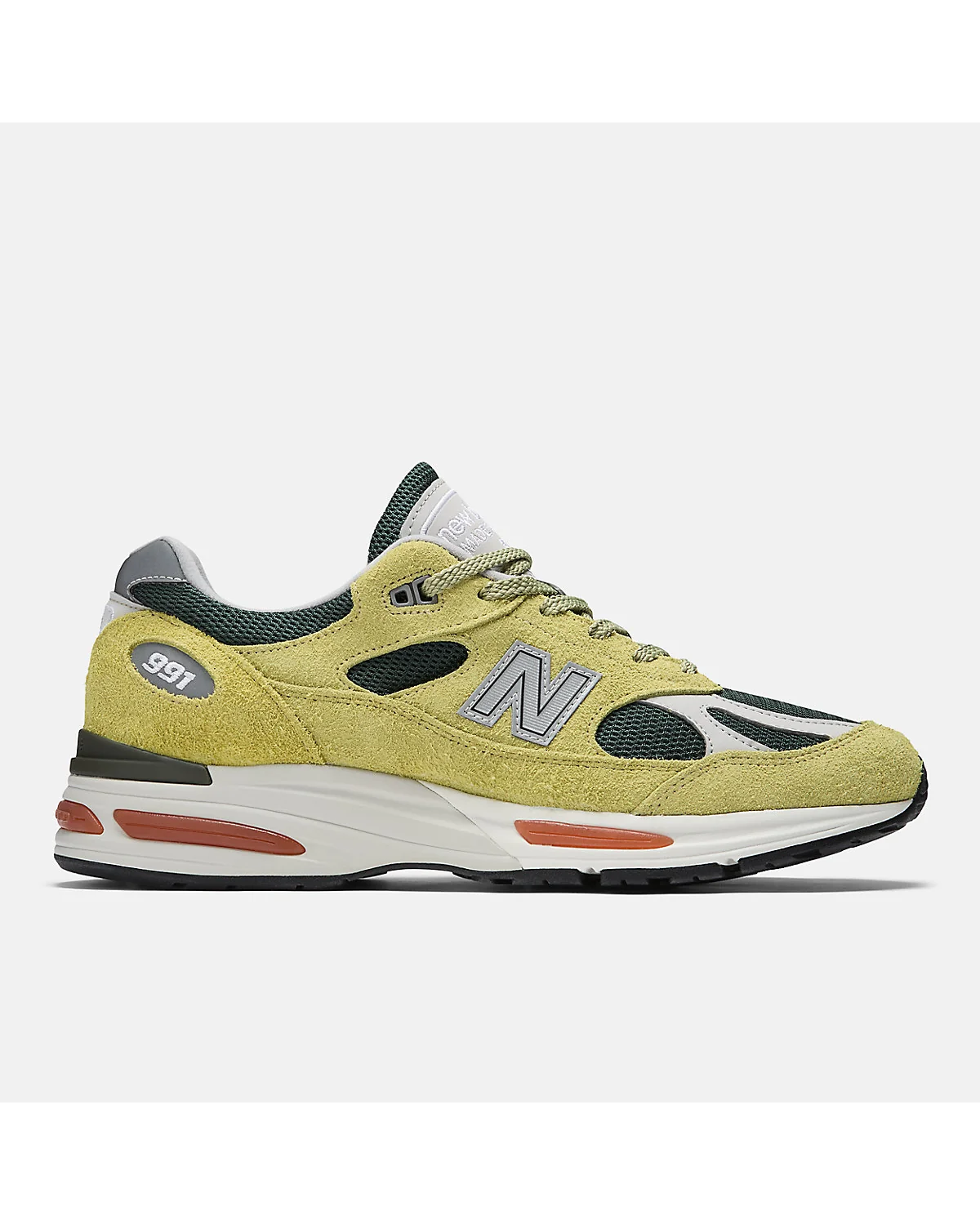 Бежево-зелёные кроссовки New Balance 991v2 британской сборки, вид сбоку.