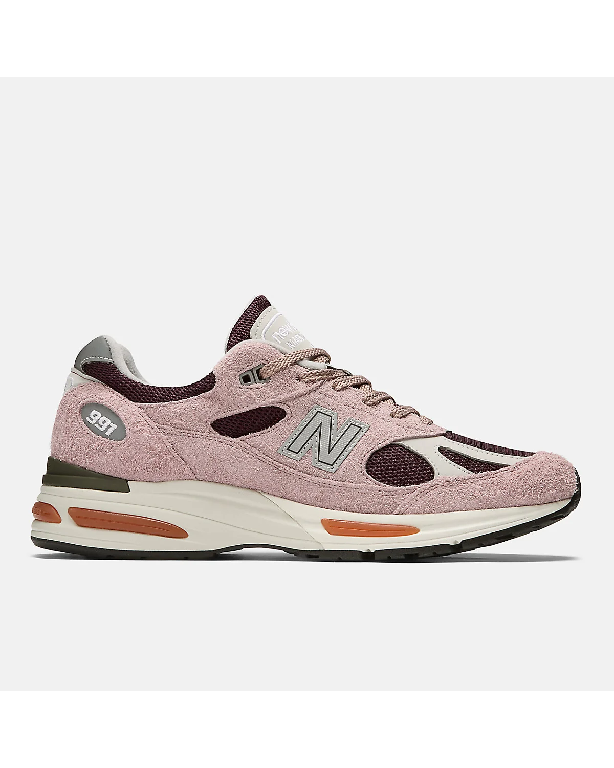 Сиреневые женские кроссовки New Balance 991v2 британской сборки, вид сбоку.