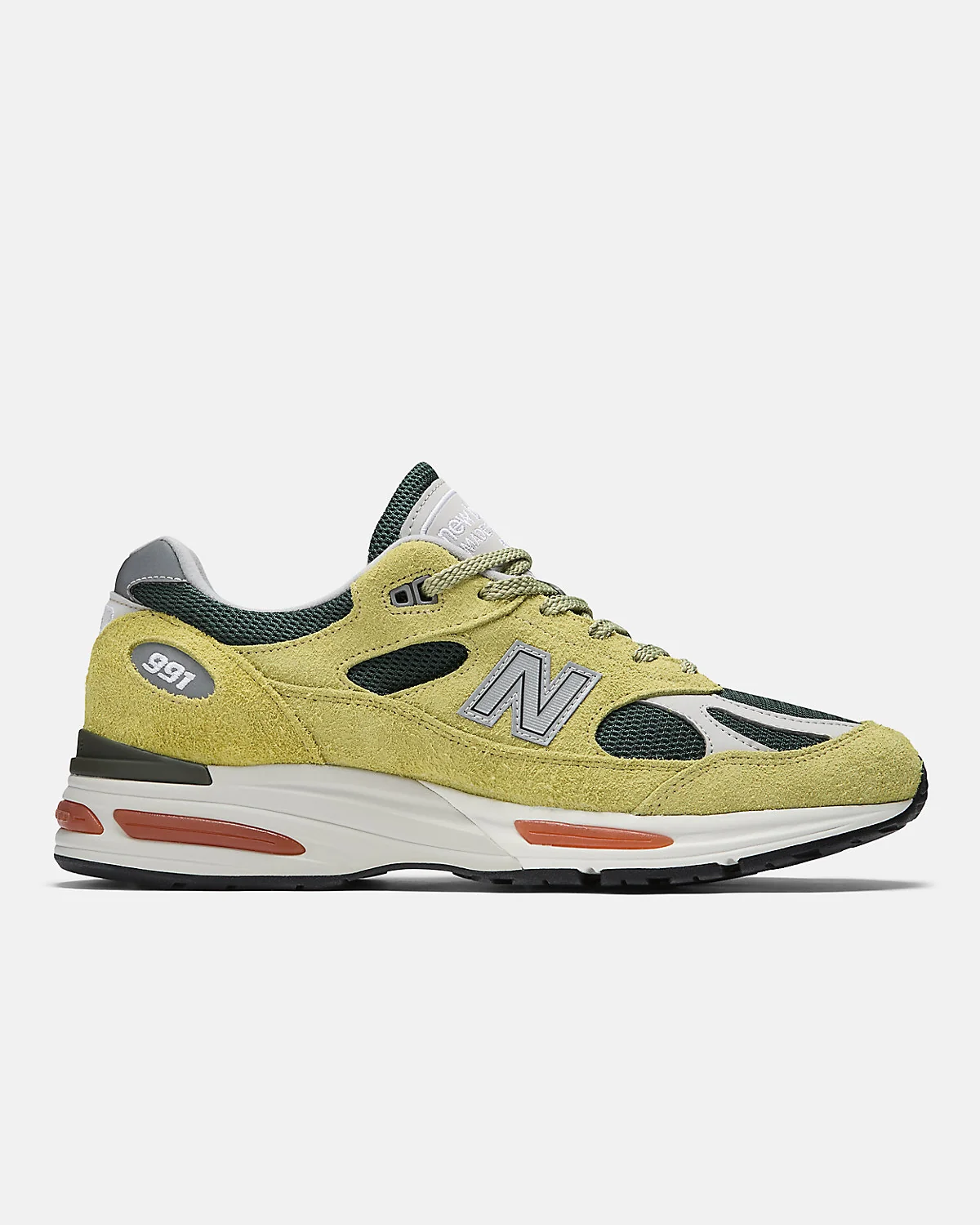 Бежево-зелёные кроссовки New Balance 991v2 британской сборки, вид сбоку.
