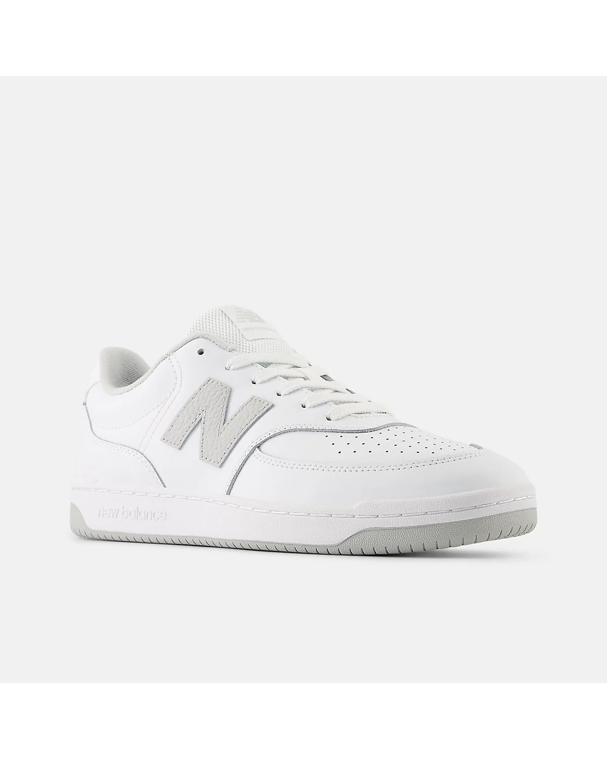 Белые кроссовки New Balance со светло-серой вставкой, другой ракурс
