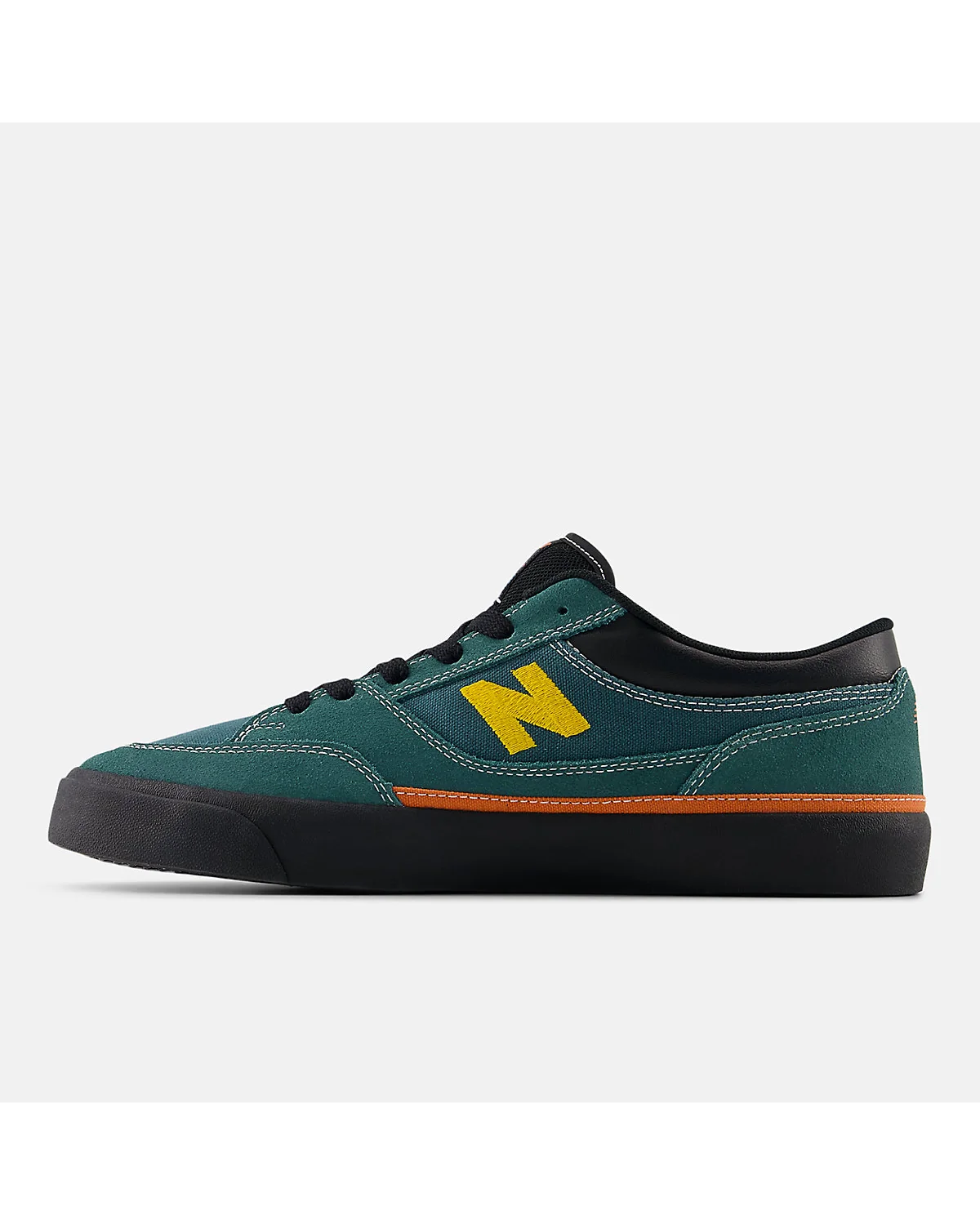 Подошва зелёных кед New Balance с оранжевым и жёлтым акцентом