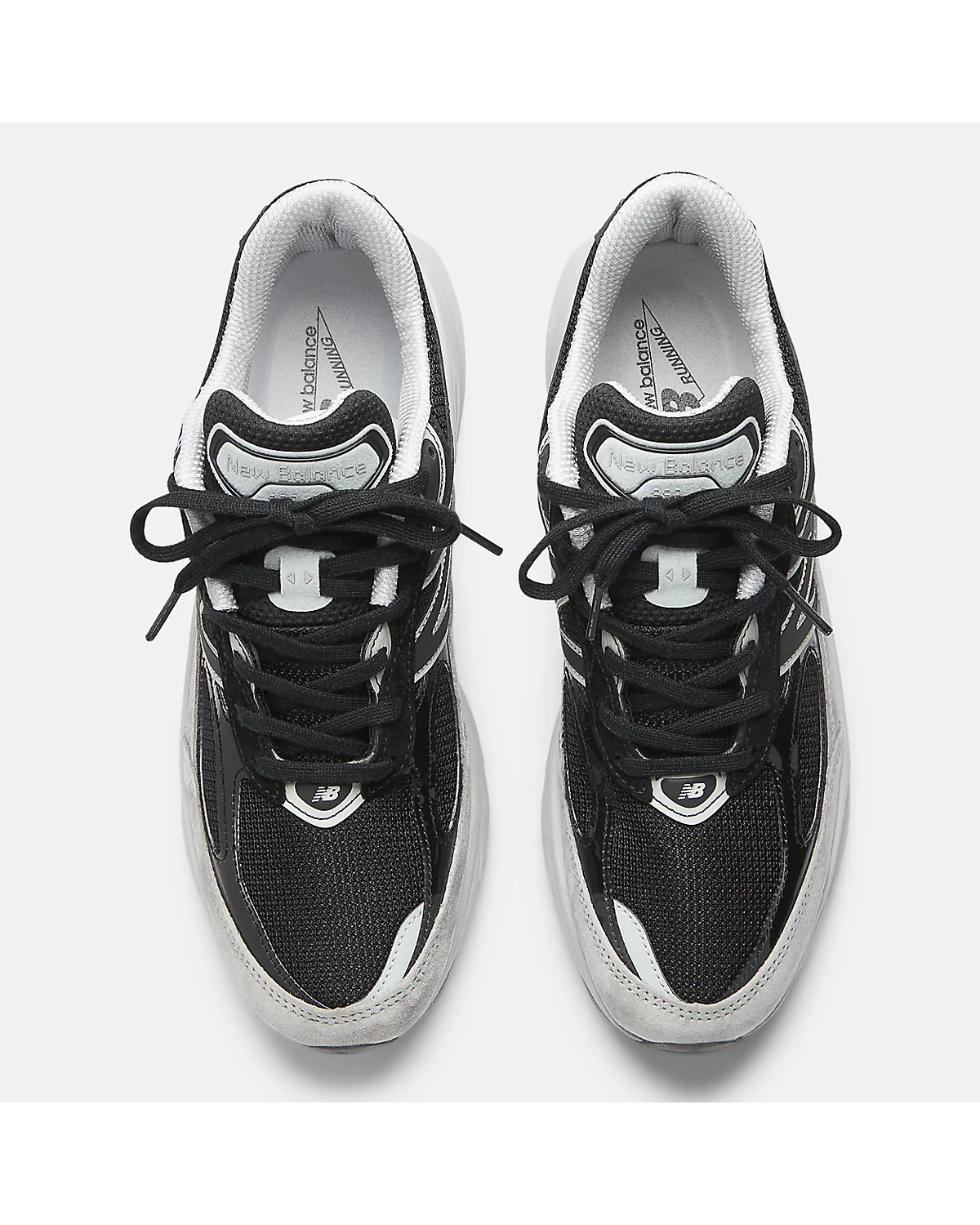 Открытая внутренняя часть кроссовок New Balance 990v6, вид спереди.