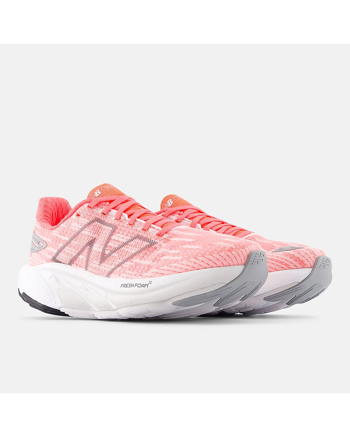 Красные кроссовки New Balance Balos v1 с серой подошвой, вид сзади