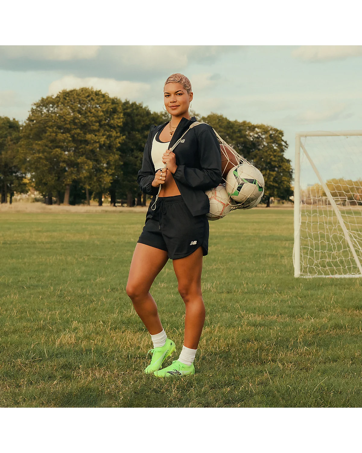 Неоново-зелёные женские футбольные бутсы New Balance Furon, вид сзади