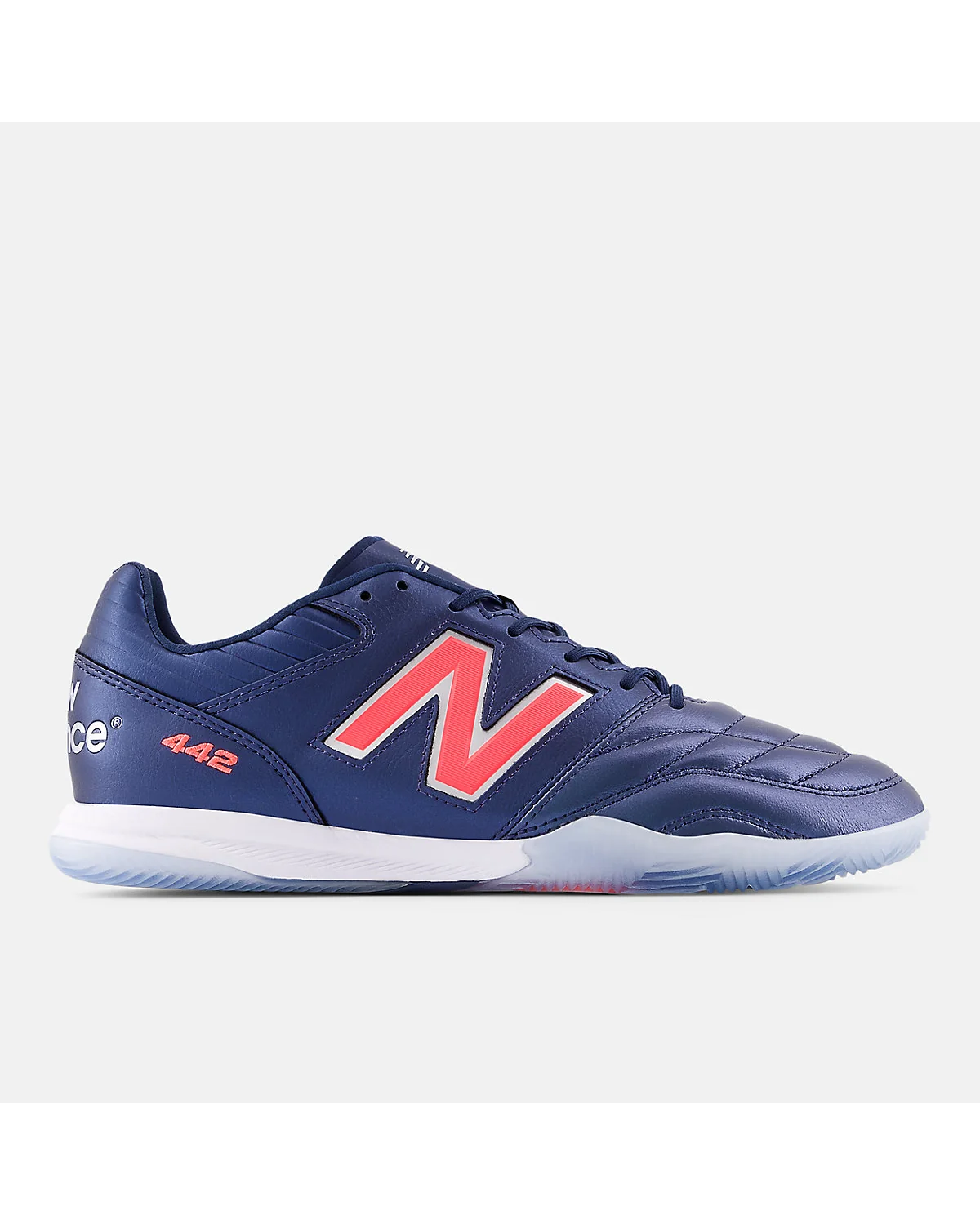 Синие зальные кроссовки New Balance 442 Pro с красным логотипом, вид сбоку