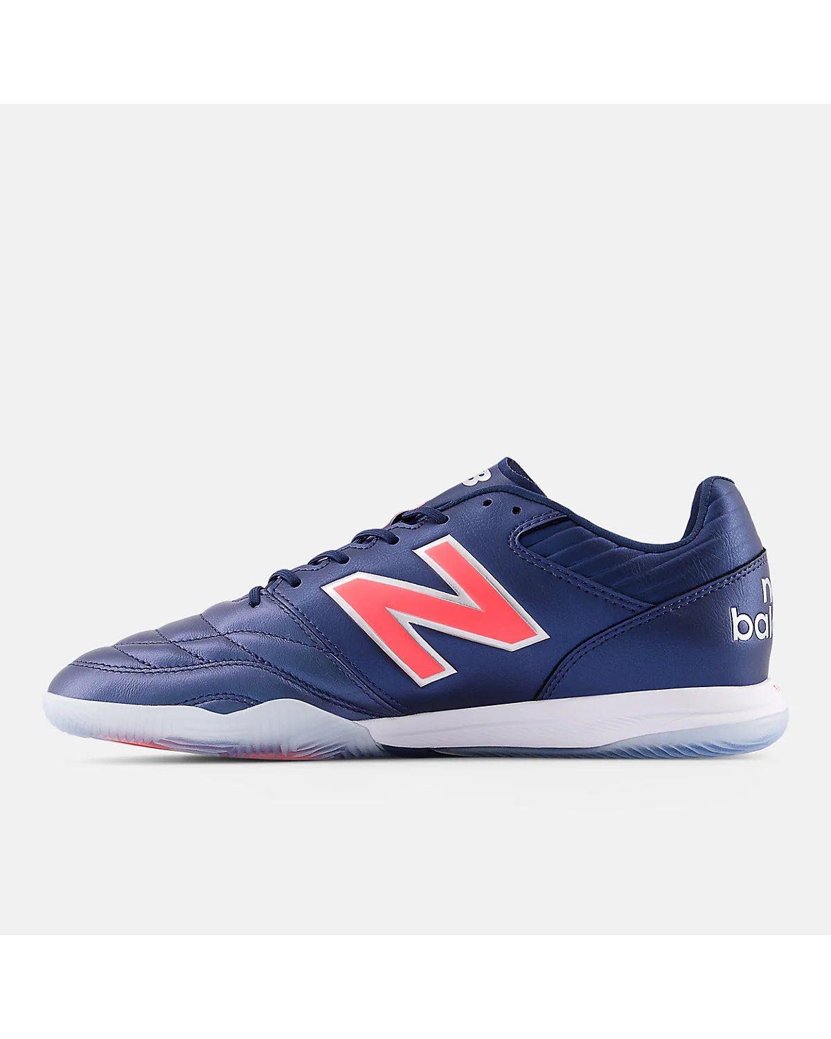 Подошва синих зальных кроссовок New Balance 442 Pro, белая резина