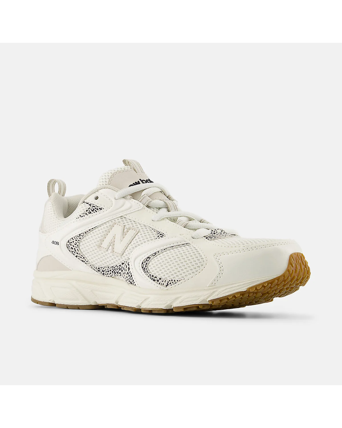 Кроссовки New Balance 408 светлые, фронтальный вид, видна замша и светлый логотип N.