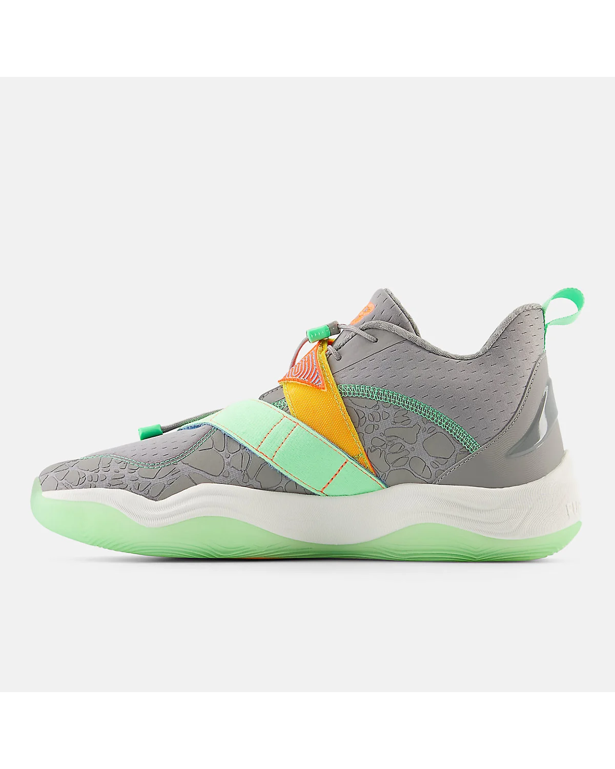 Деталь цветных вставок тренировочных кроссовок New Balance Lindor 2.