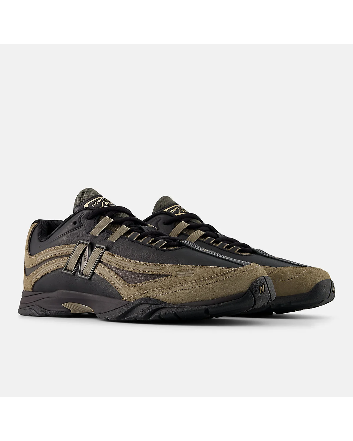 Кроссовки New Balance RC56, вид три четверти.
