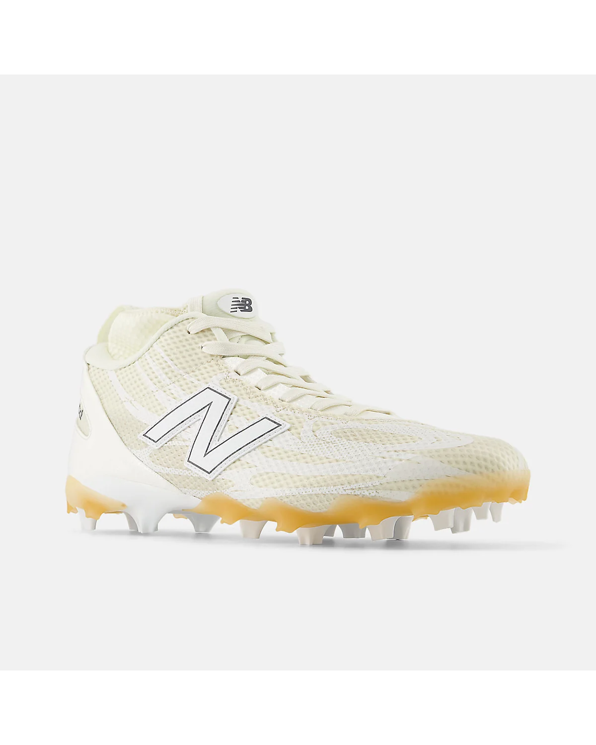 Подошва кроссовок New Balance FreezeLX с металлическими шипами.