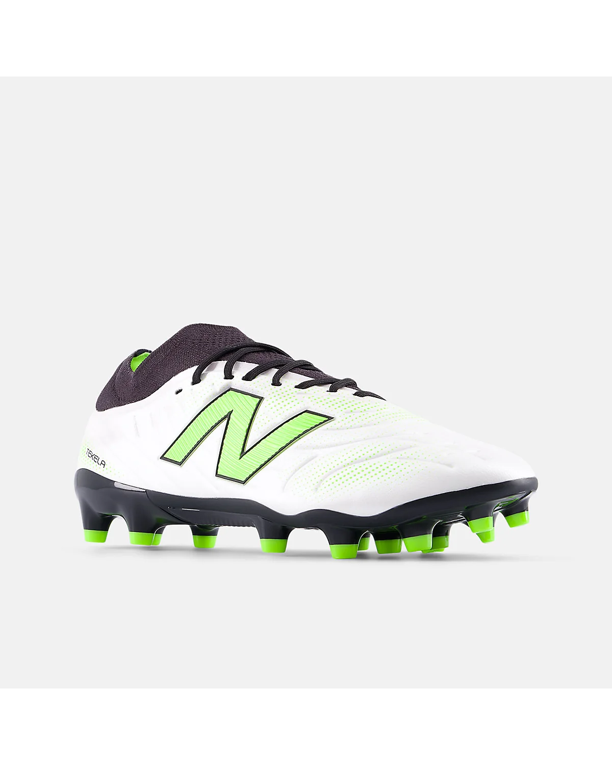 Шипованная подошва женских бутс New Balance Tekela.