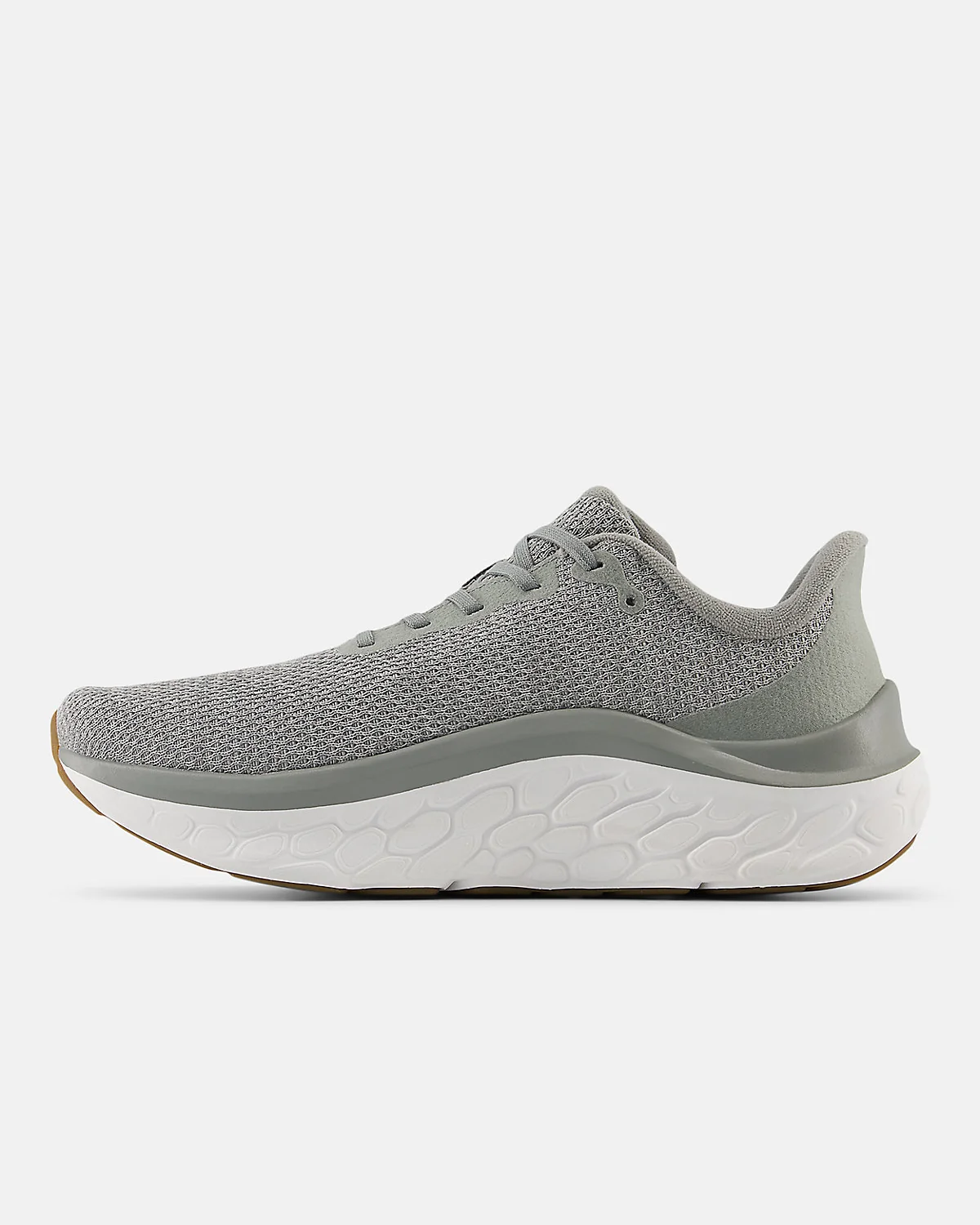 Белая пенистая подошва кроссовок New Balance Kaiha Road с текстурой.