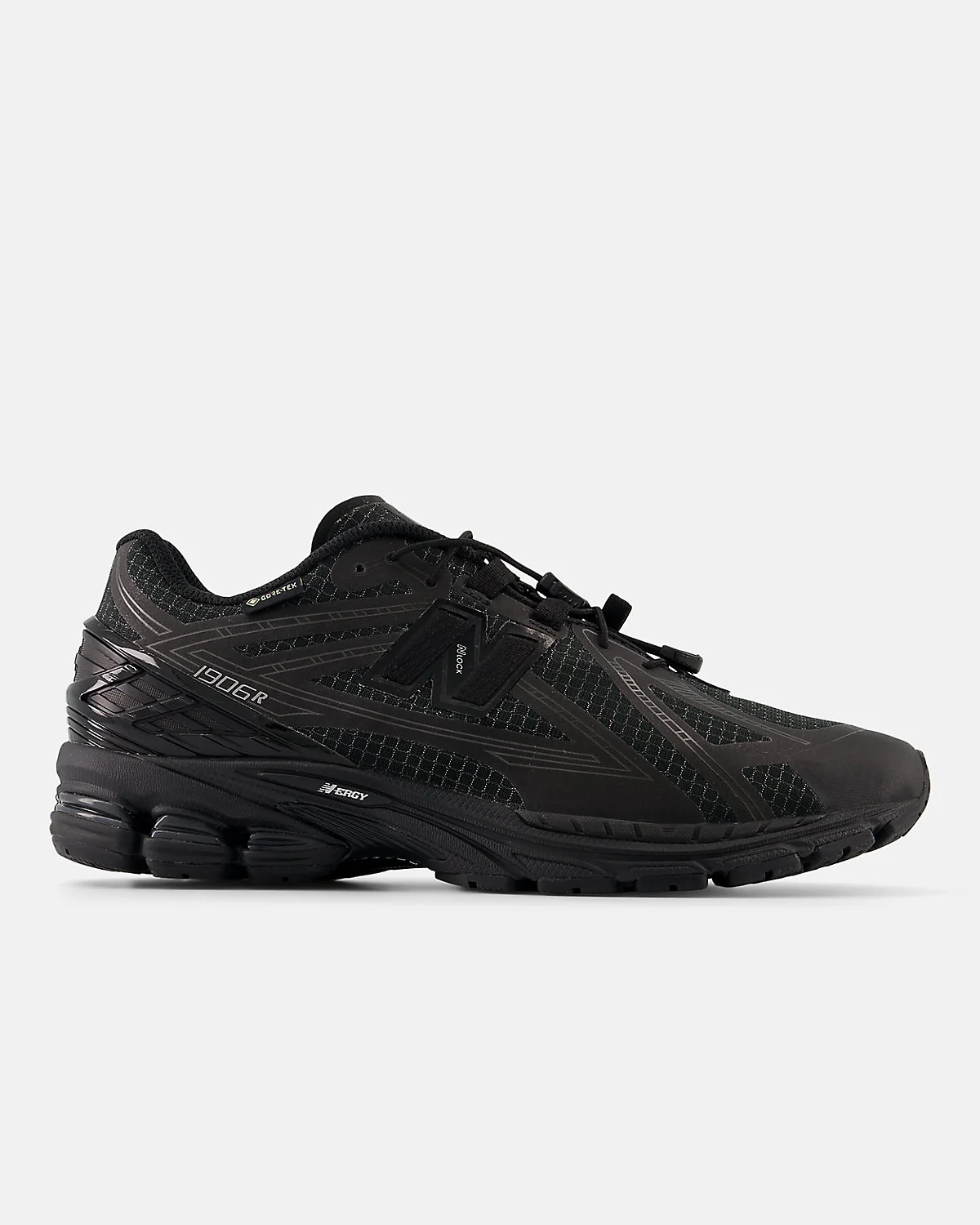 Чёрные кроссовки New Balance U1906XV1 Gore-Tex с текстурированной сеткой, вид сбоку.