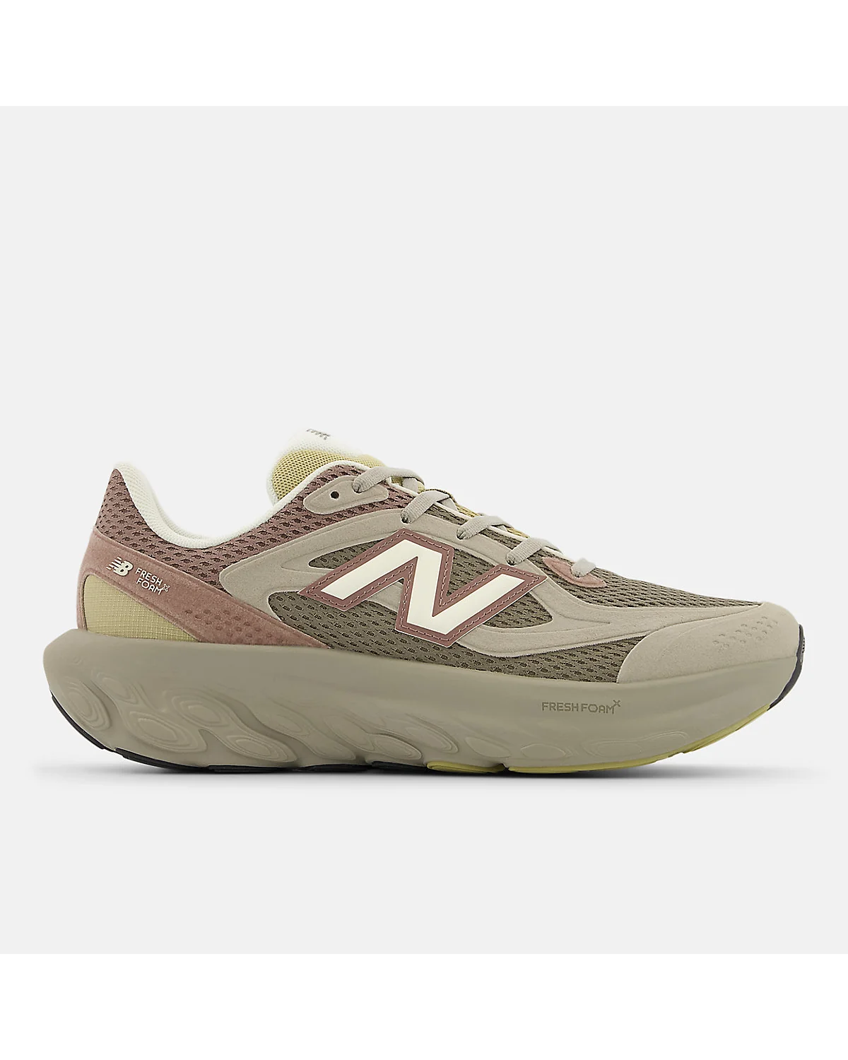 Кроссовки New Balance Fresh Foam Trainer бежево-коричневого цвета, вид сбоку.