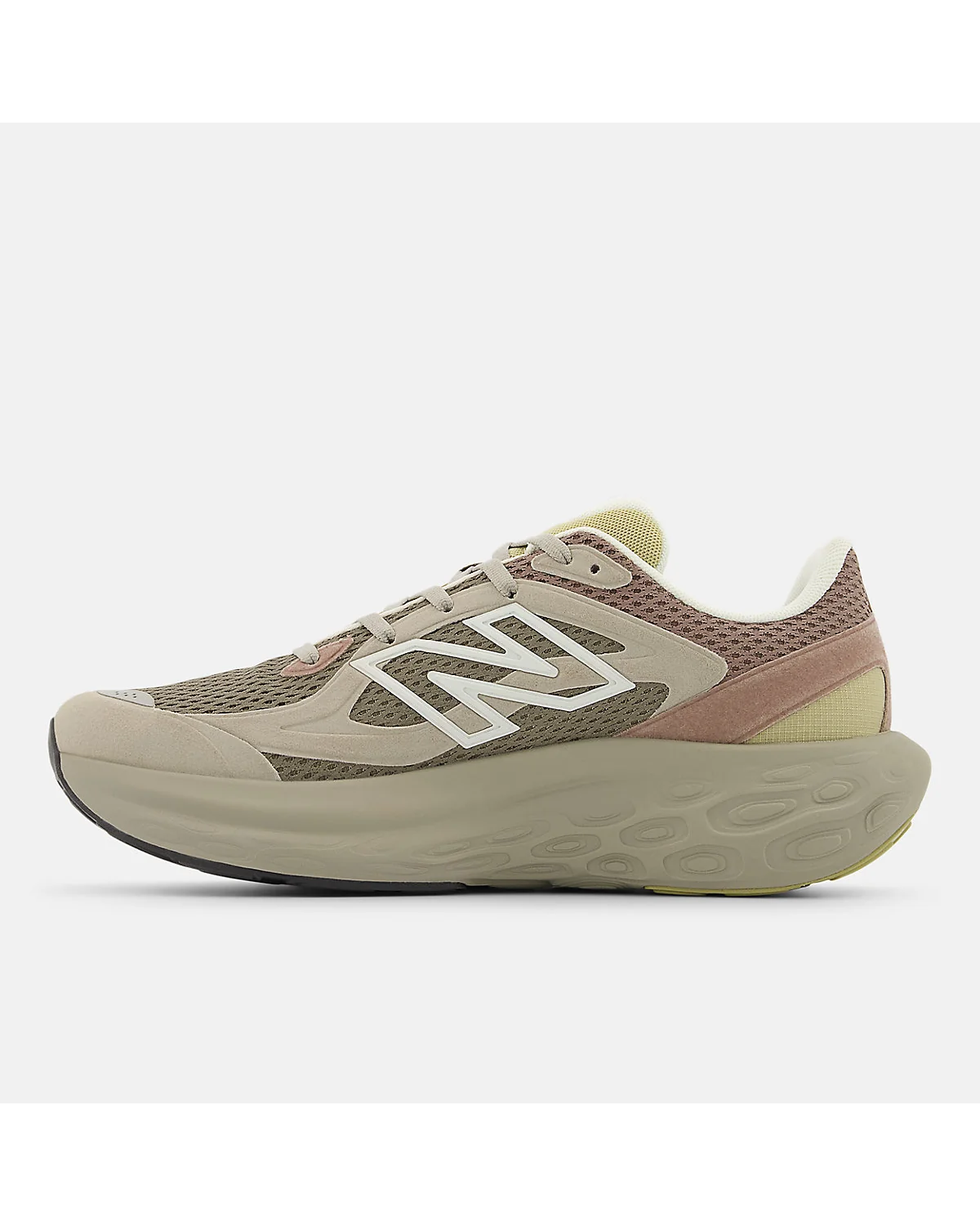 Текстура материалов кроссовок New Balance Fresh Foam Trainer - сетка и цветные вставки.