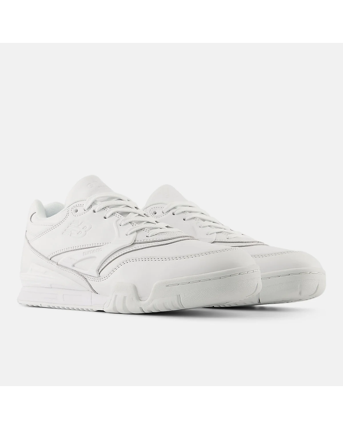 Белые кроссовки New Balance Numeric 770, вид с другого ракурса.