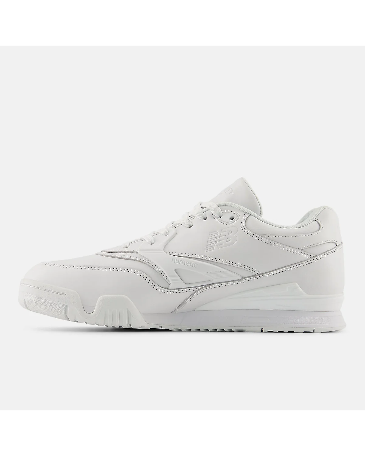 Подошва белых кроссовок New Balance Numeric 770.