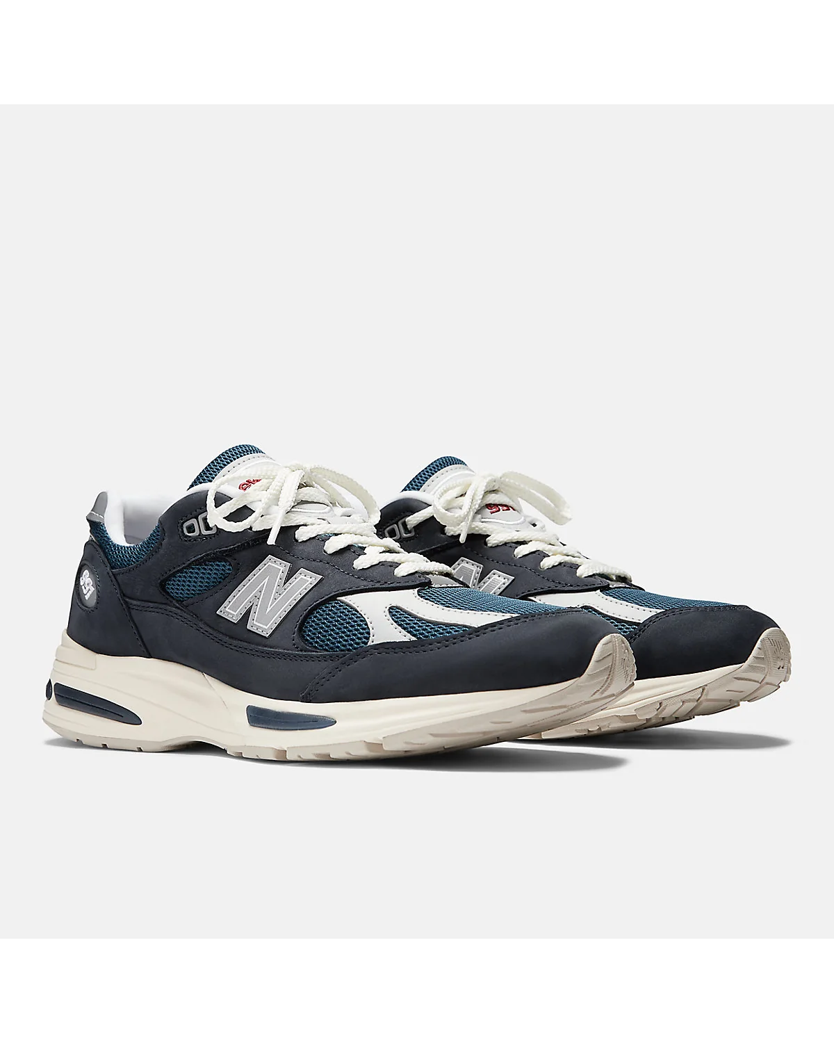 Кроссовки New Balance Made in UK 991v2, вид трёхчетвёрти.