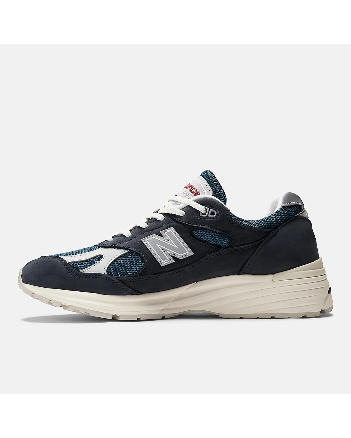Панели и переходы цветов на кроссовках New Balance Made in UK 991v2.