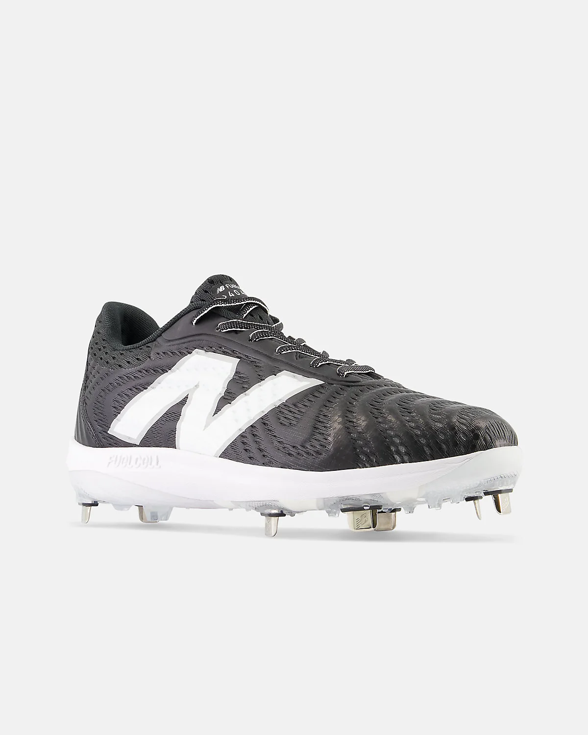 Красные бейсбольные кроссовки New Balance вид спереди с металлическими шипами