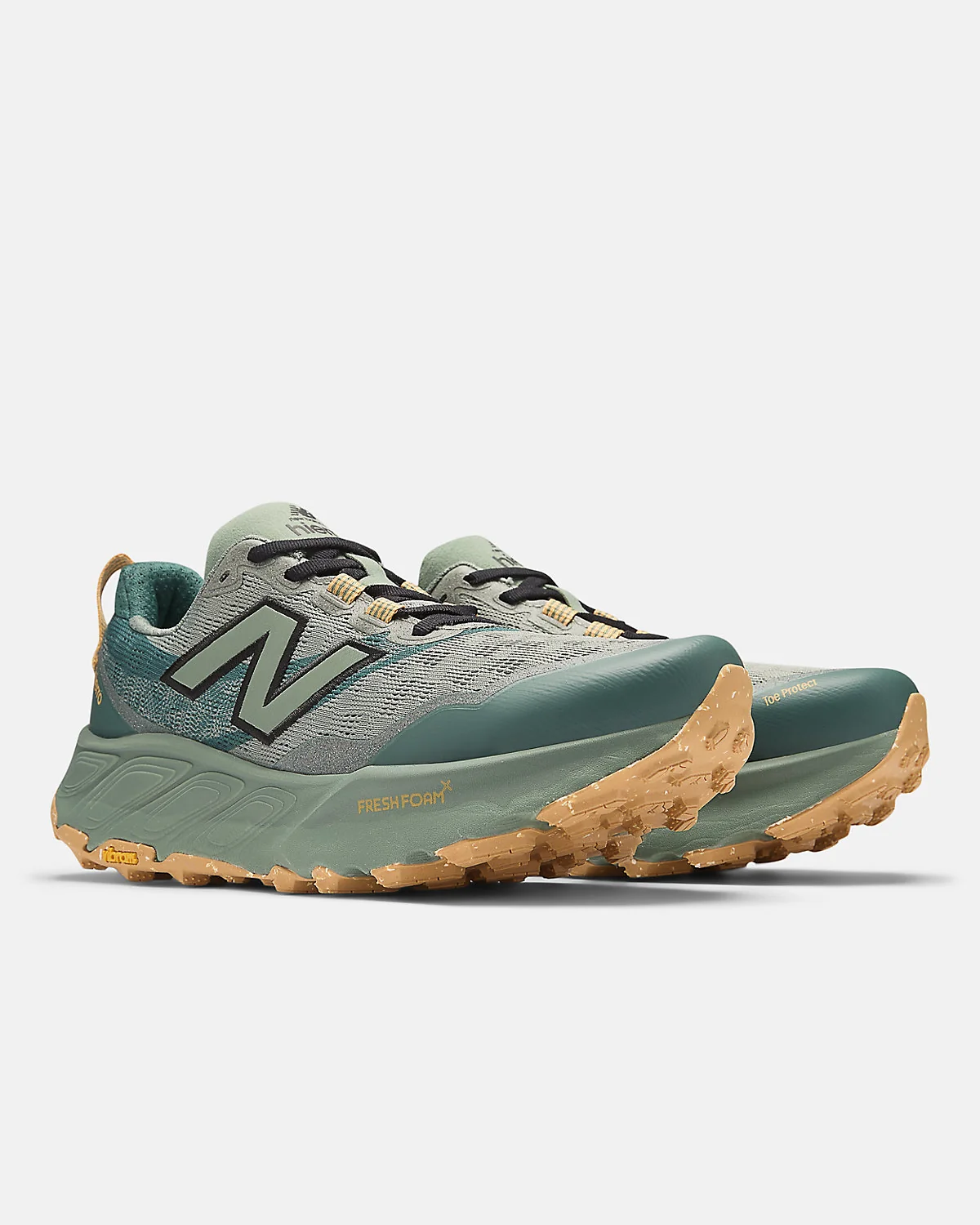Подошва синих трейловых кроссовок New Balance Hierro v9 с глубоким протектором