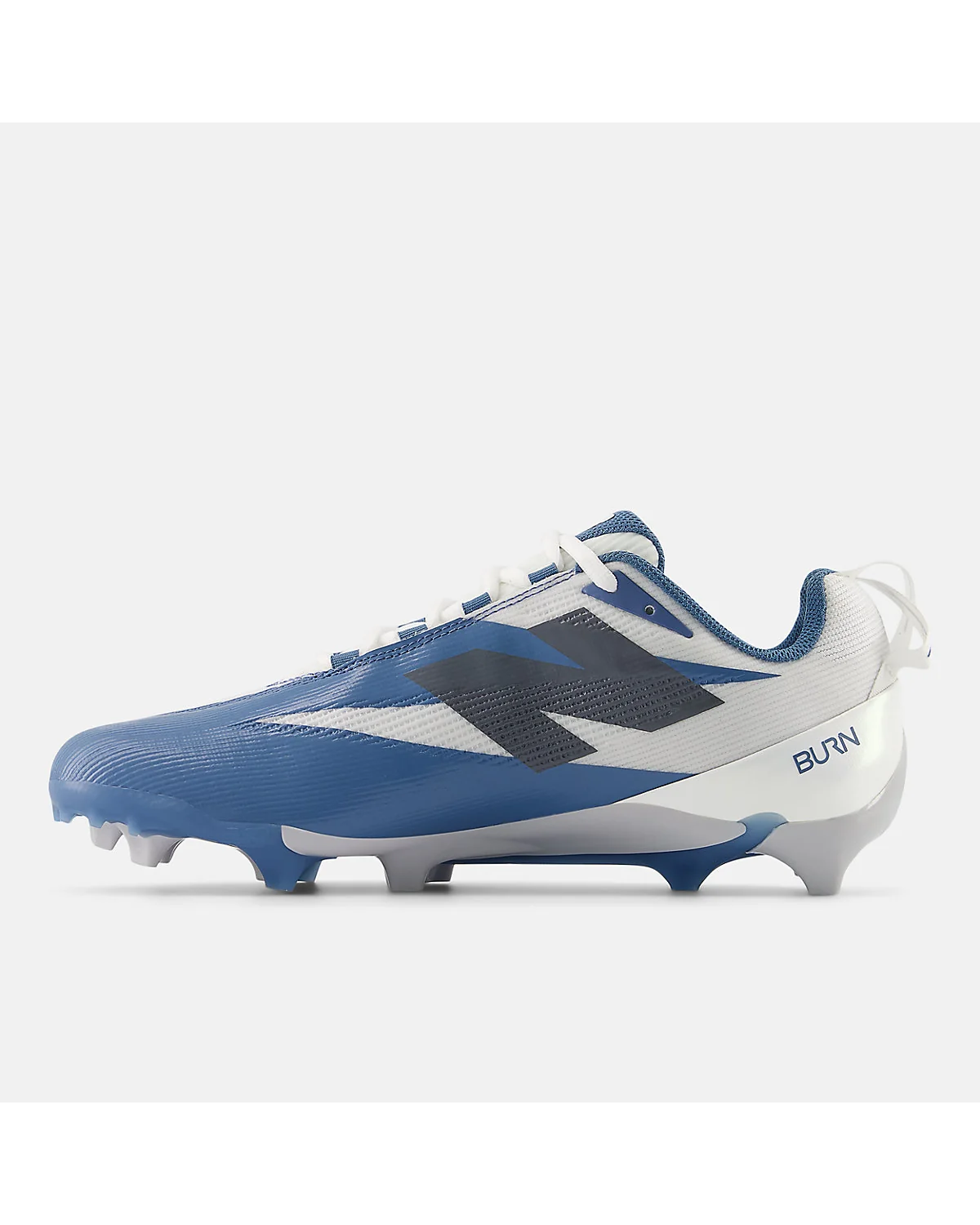 Подошва бутс New Balance для лакросса с пластиковыми шипами для захвата.