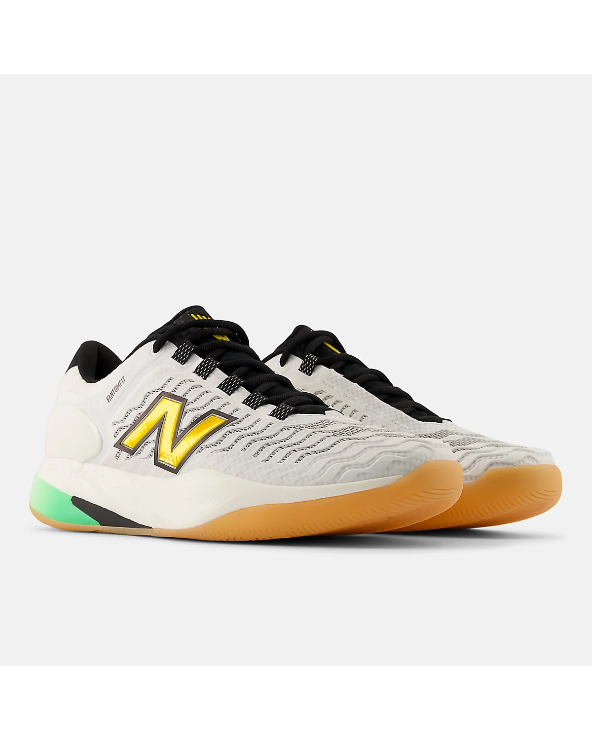 Кроссовки New Balance CT-Rally с оранжевой и зелёной подошвой, вид спереди.