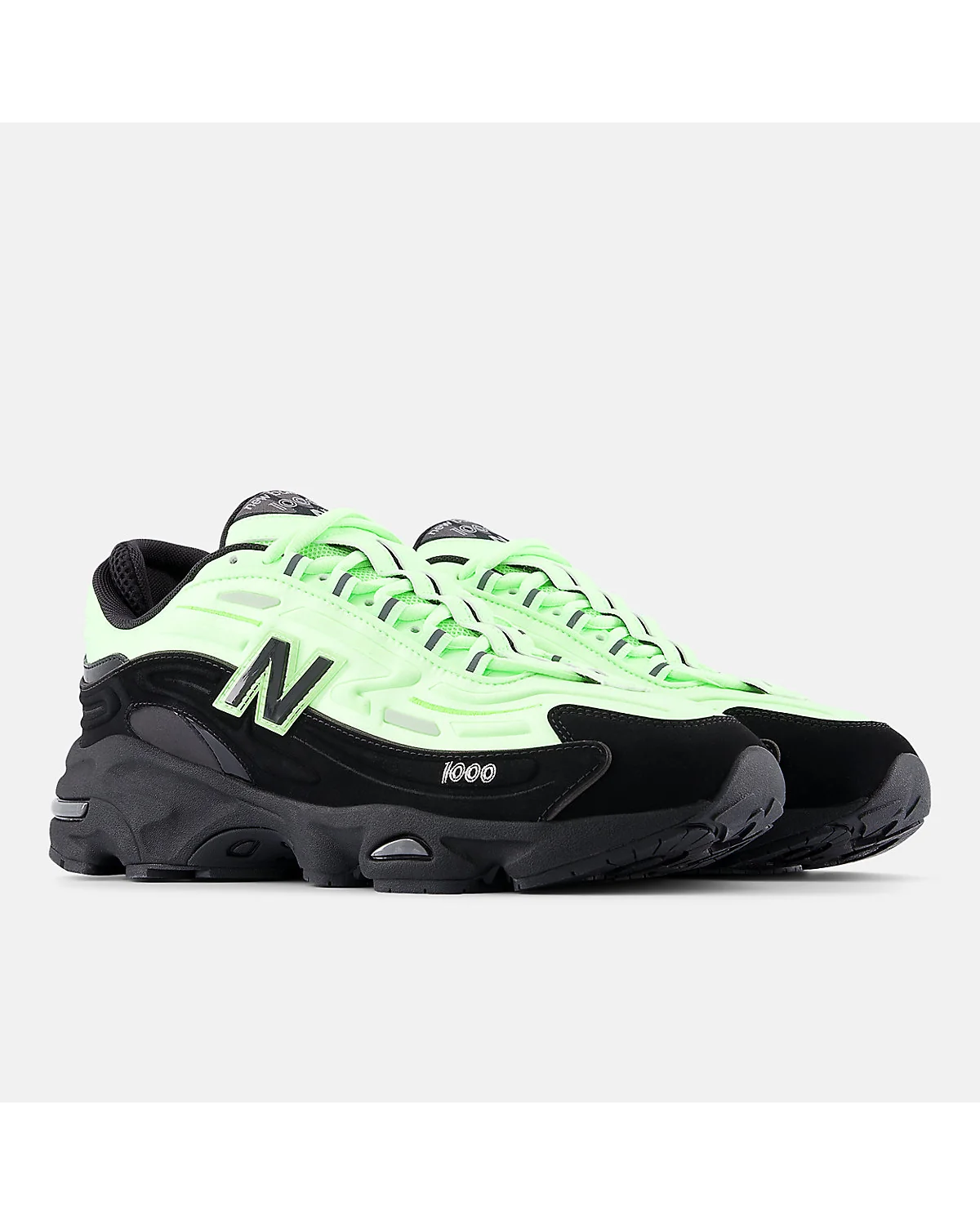 Кроссовки New Balance 1000D в чёрно-мятной расцветке, вид спереди.