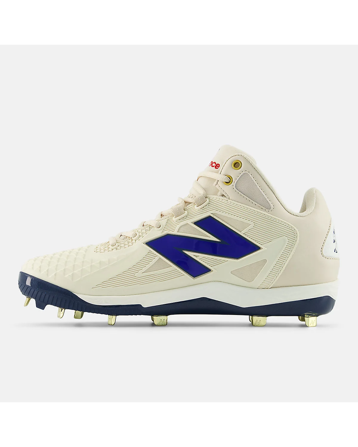 Подошва бутс New Balance Ohtani 1 с металлическими шипами, вид снизу