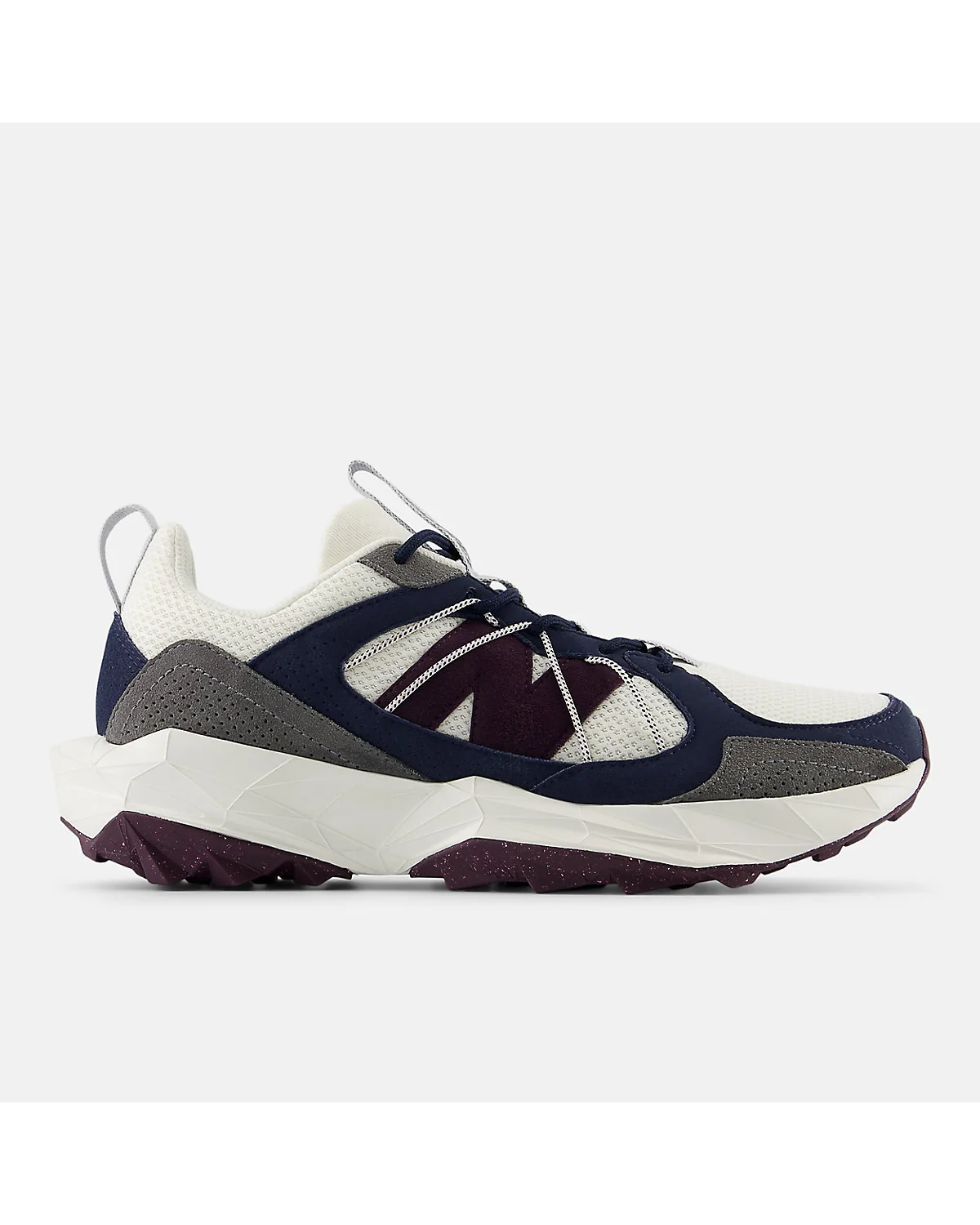 Кроссовки New Balance Tektrel тёмно-синие с кремовыми и серыми вставками, вид спереди