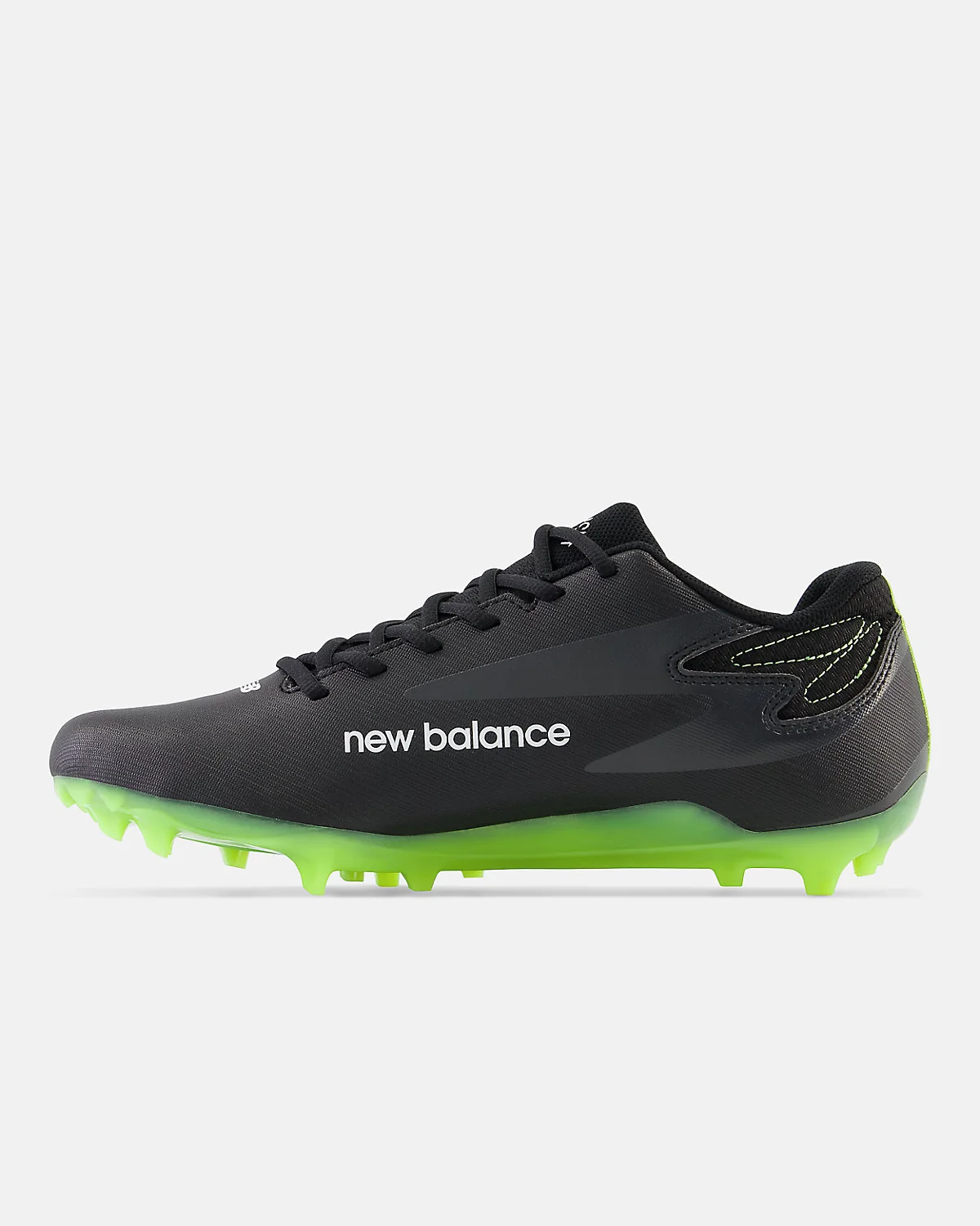 Подошва бутс New Balance Rush v4 Low с яркими шипами, вид снизу