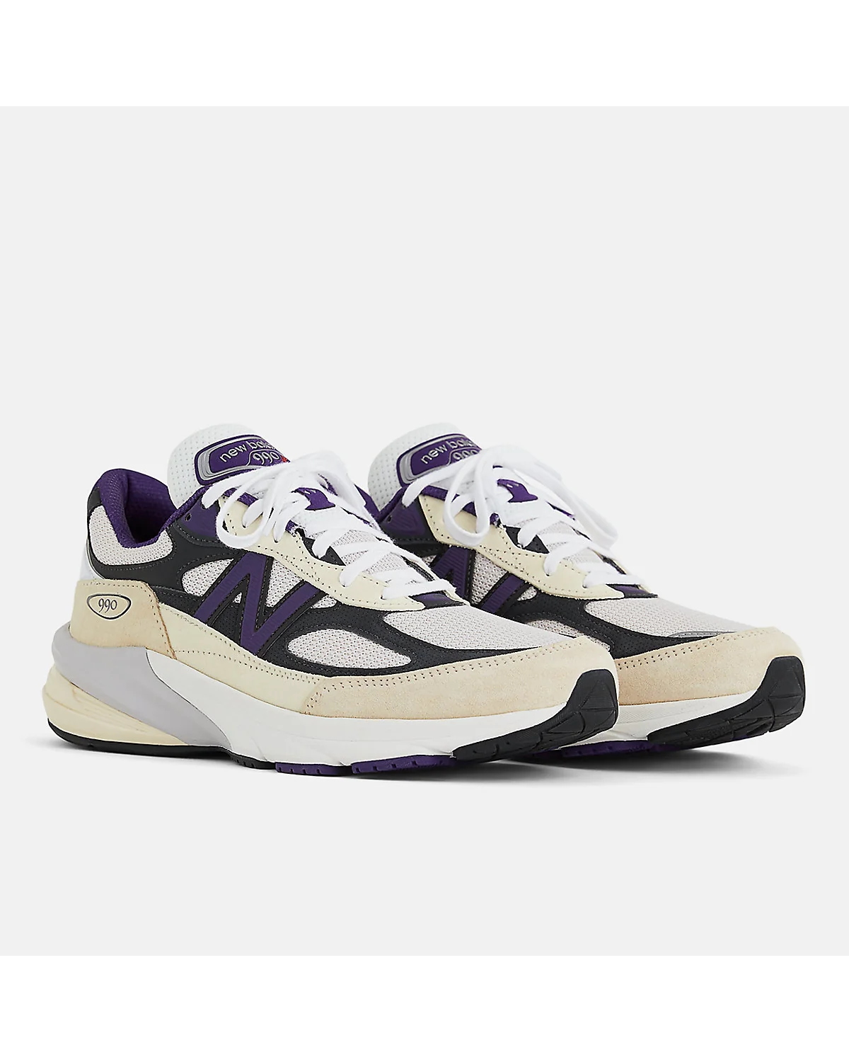 Кроссовки New Balance 990v6 белые с тёмной пяткой, вид сбоку